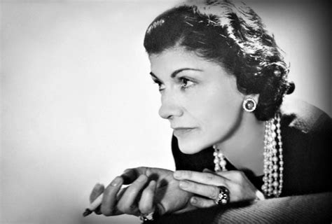 biographie gabrielle chanel|Chanel established.